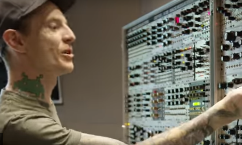 DEADMAU5 INVITES YOUTUBE DUDE TO MANSION AND YOU WON’T BELIEVE THE TECH!